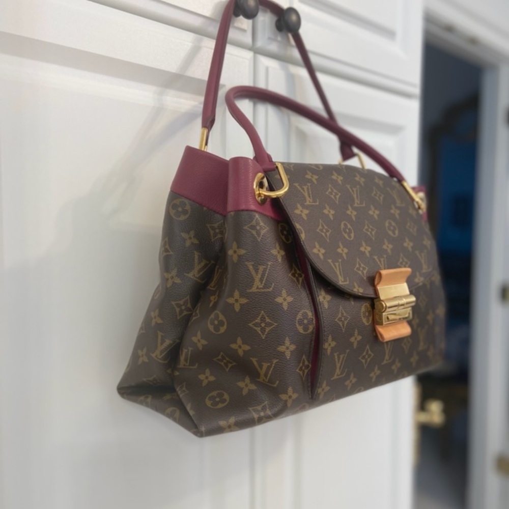 Large Louis Vuitton hand bag